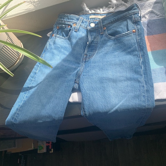 Levi’s Wedgie Straight Jeans - Picture 10 of 13